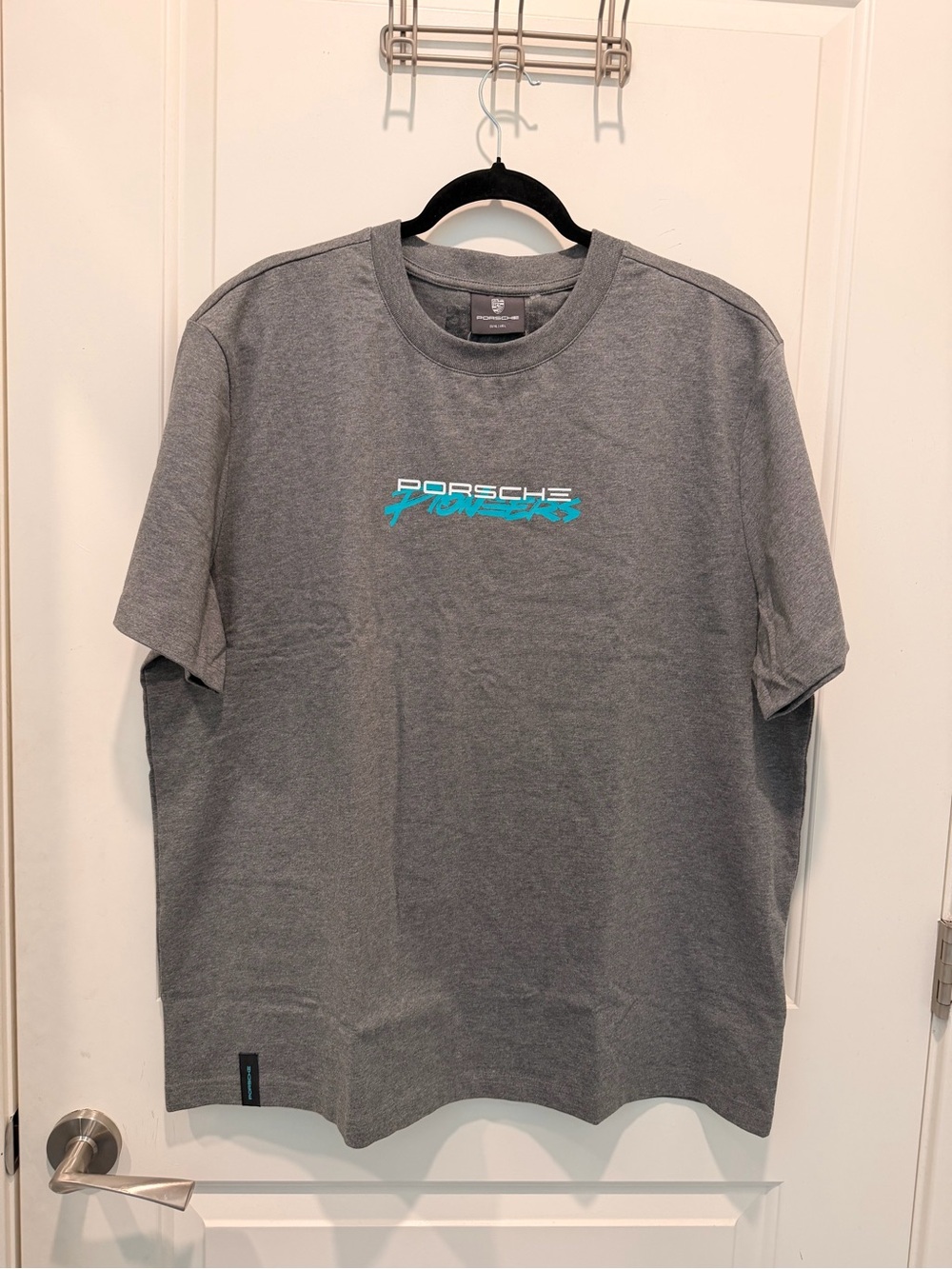 Porsche Pioneers Grey T-
Shirt Size US L